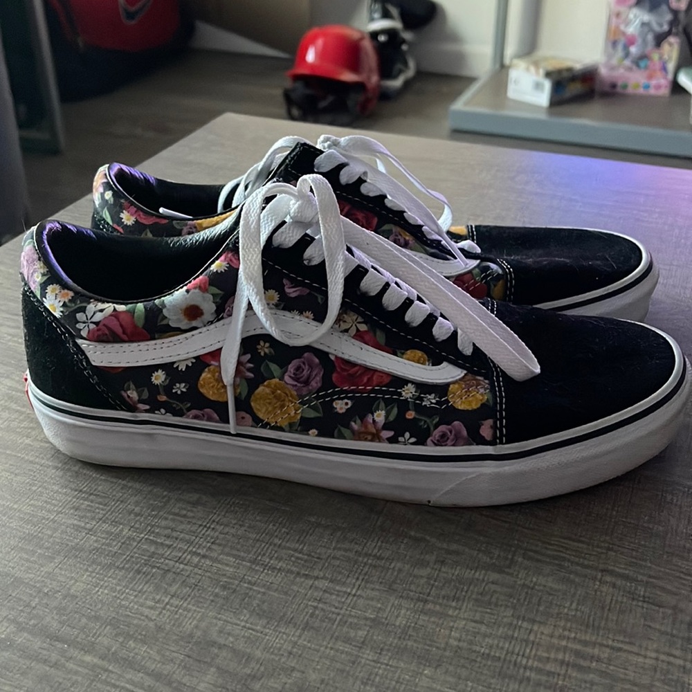 Super cute floral black Vans
